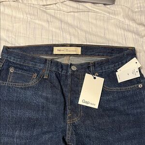 NWT Gap 1969 Vintage straight jeans with frayed hem. 28P